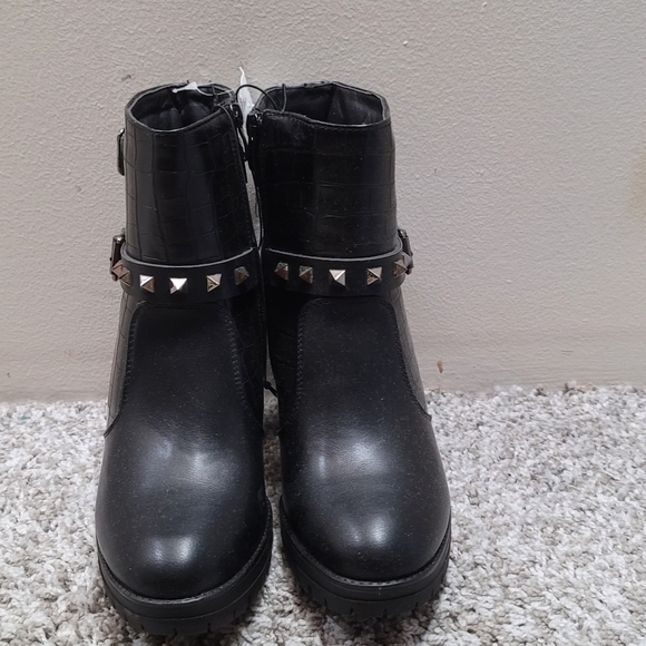 Boots - Picture 5 of 5